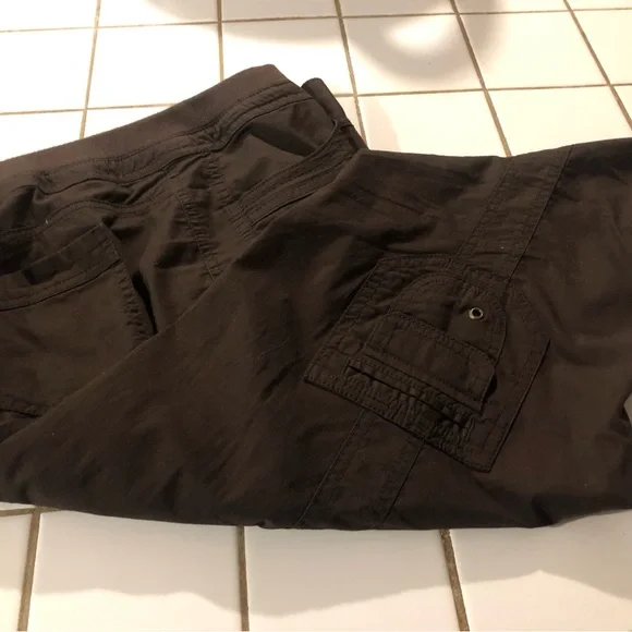 Capris with pockets in dark brown - Picture 9 of 10